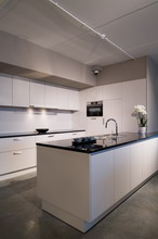 Showroom 32